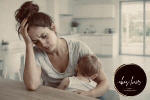 gyes konty helyett praktikus hajviselet anyukáknak csatt fonas egyszeru noies haj